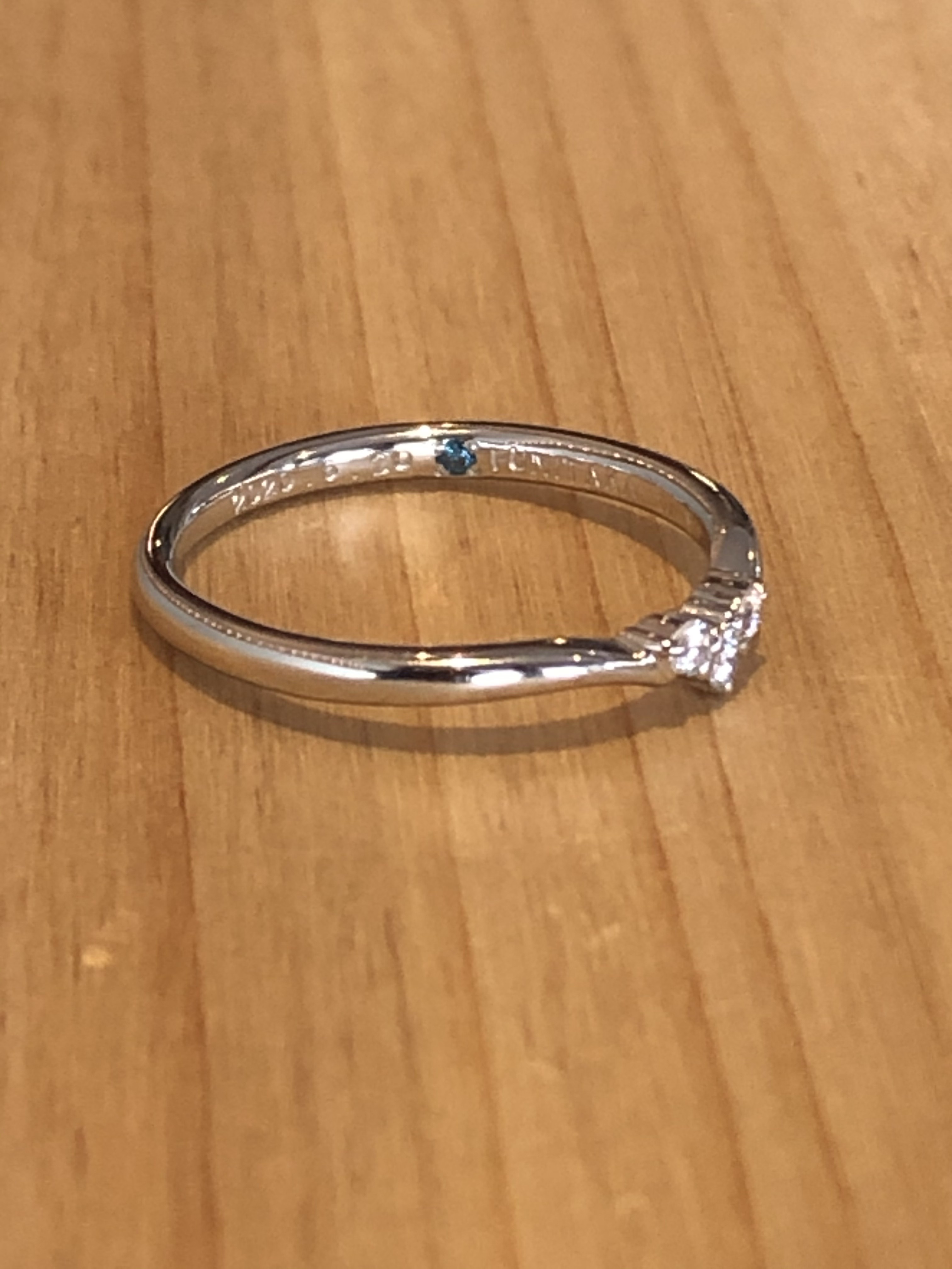 結婚指輪ブルーダイヤモンド