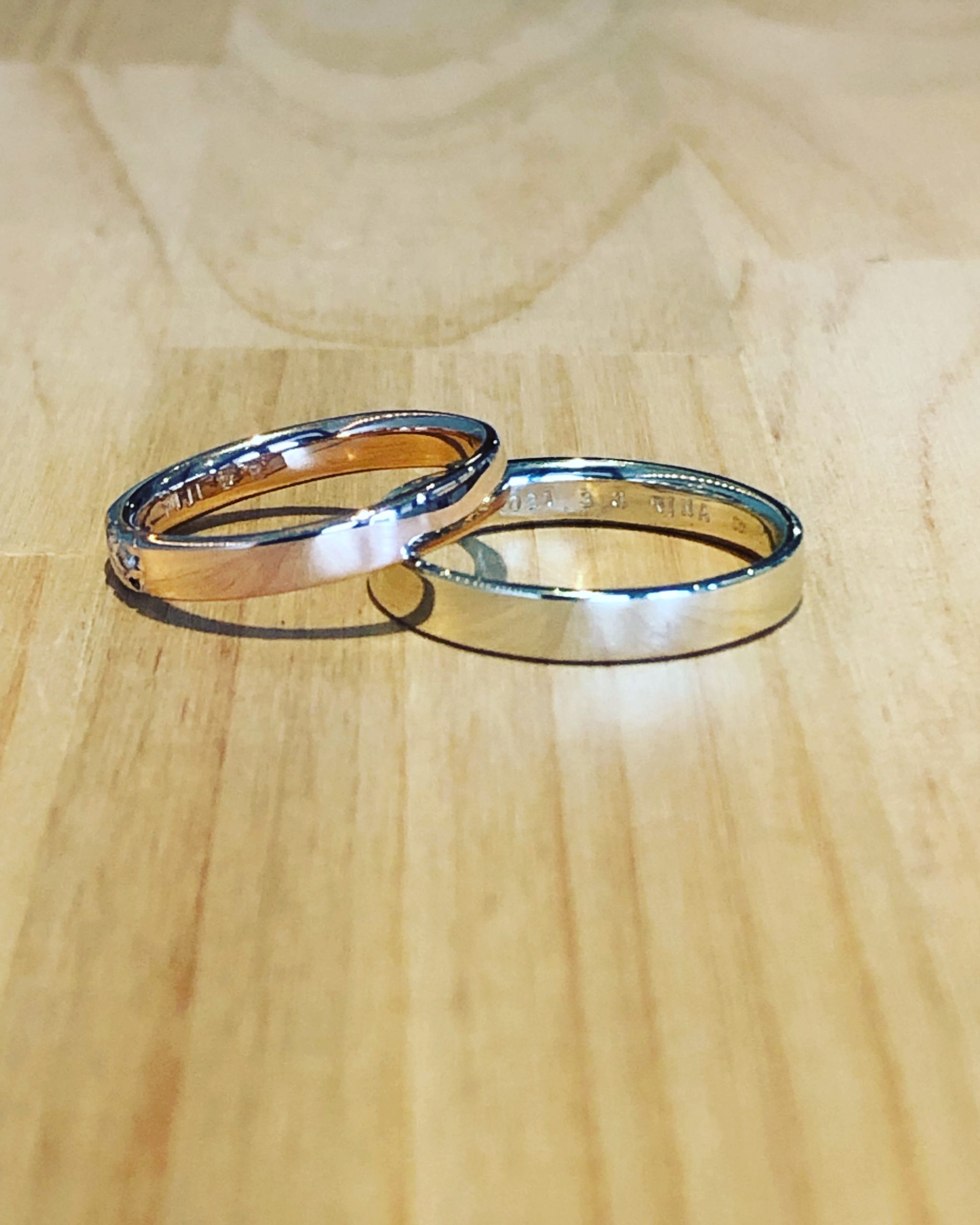 結婚指輪ストレートタイプピンクゴールドとグリーンゴールド